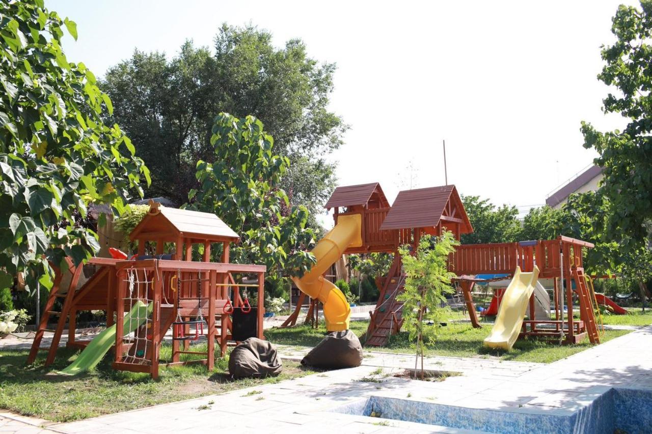 Cross Resort Hotel Jereván Kültér fotó