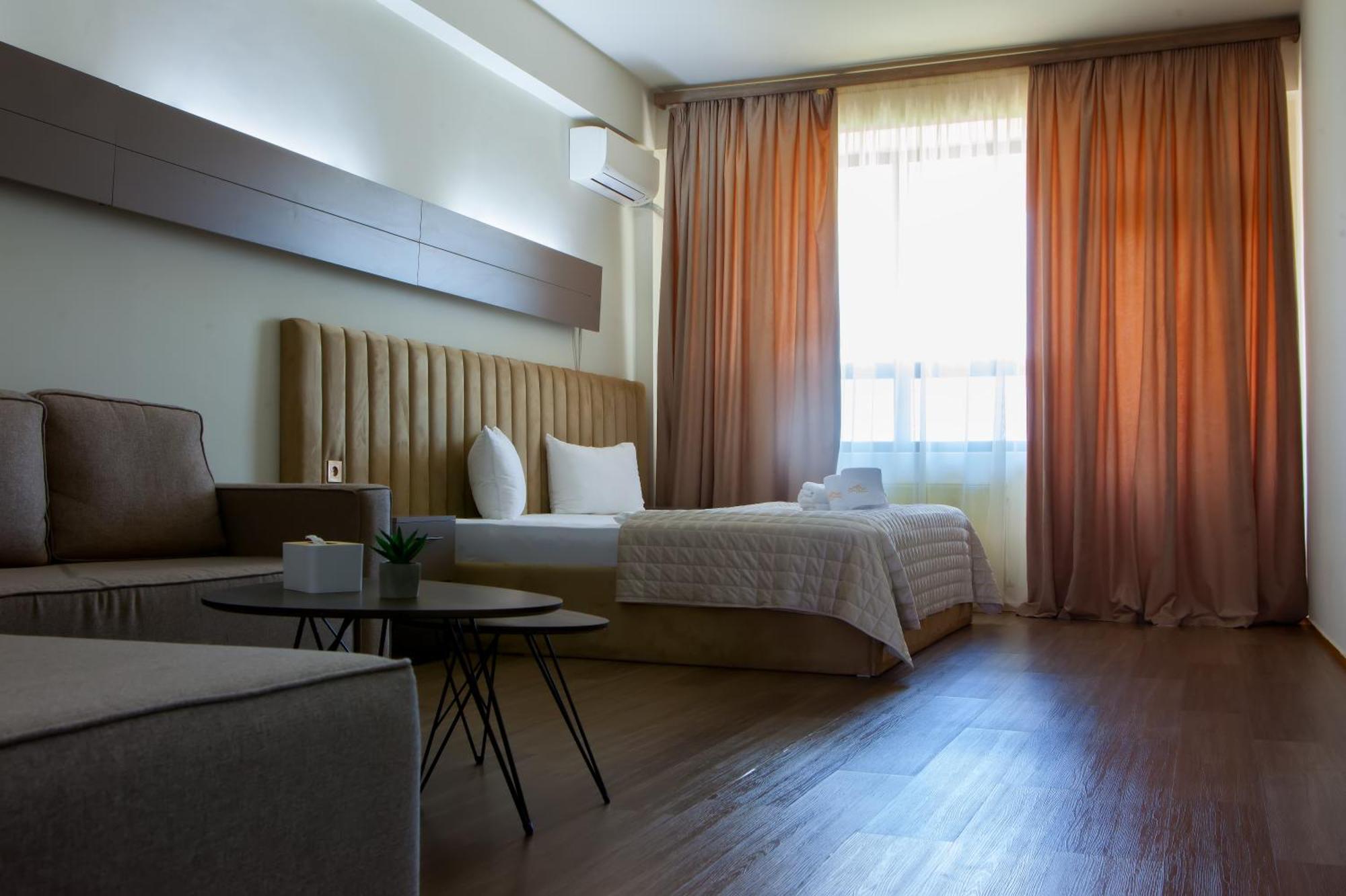 Cross Resort Hotel Jereván Kültér fotó