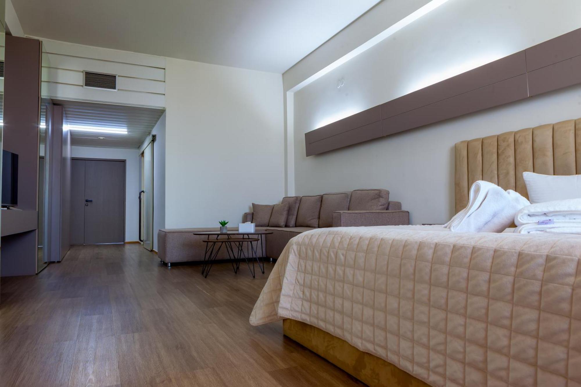 Cross Resort Hotel Jereván Kültér fotó