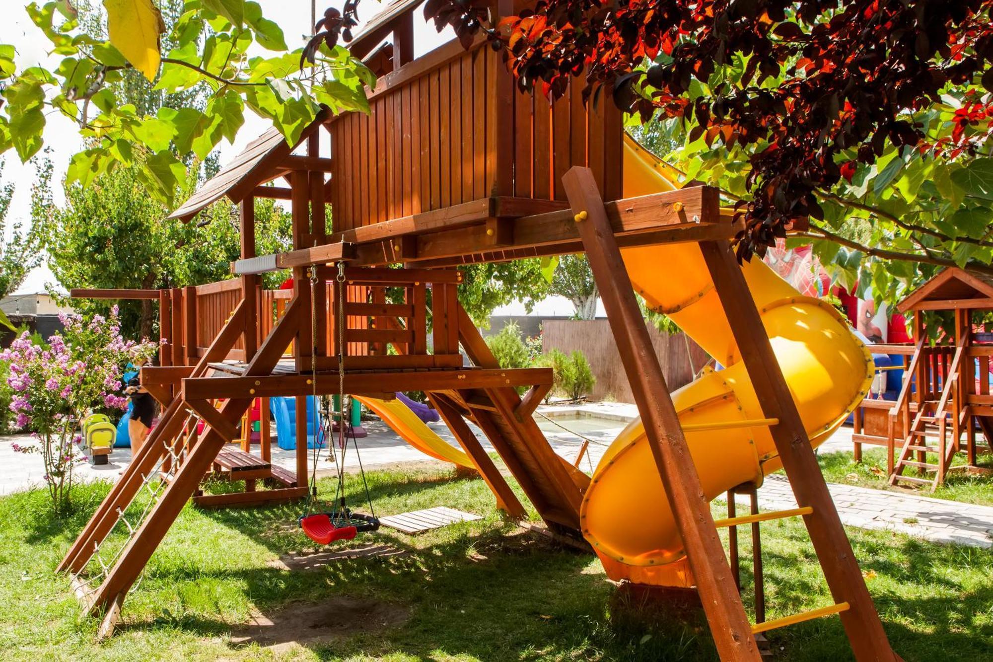 Cross Resort Hotel Jereván Kültér fotó