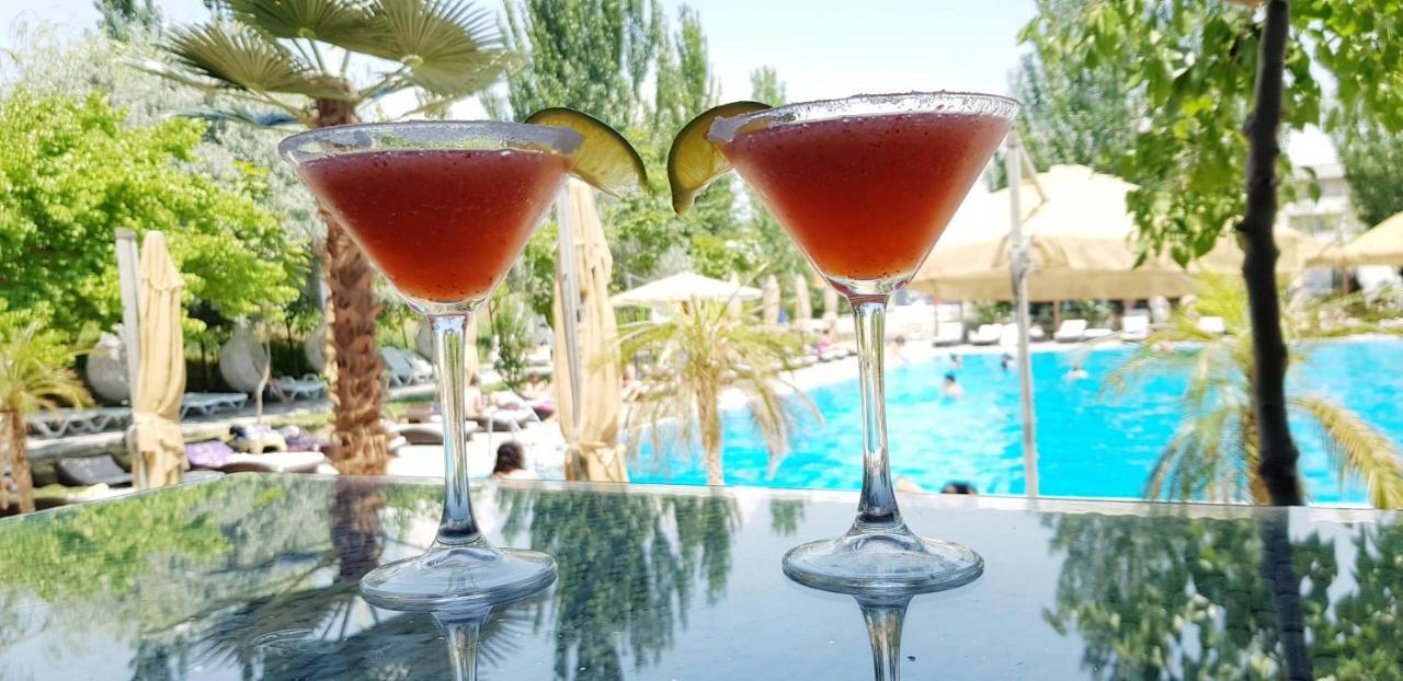 Cross Resort Hotel Jereván Kültér fotó
